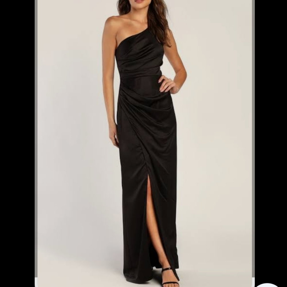 Lulu's Black Satin Asymmetrical One-Shoulder Gown Size M new with tags